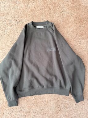 Essentials Men’s Crewneck Sweatshirt - Gray